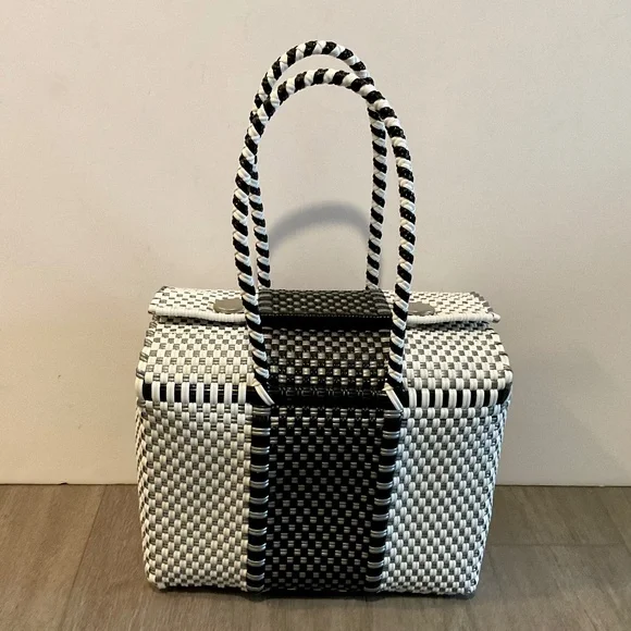 HANDWOVEN Tote Bag Black White - Picture 8 of 8